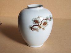 画像5: 深川製磁　小さい花瓶　松かさ 丈15.5cm 有田焼 (5)