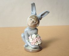 画像2: Lladro/リヤドロ バニーボーイとワイルドフラワー blue 廃番 (2)