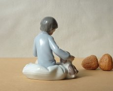 画像4: Lladro/リヤドロ　少年と子犬 blue 廃番 (4)