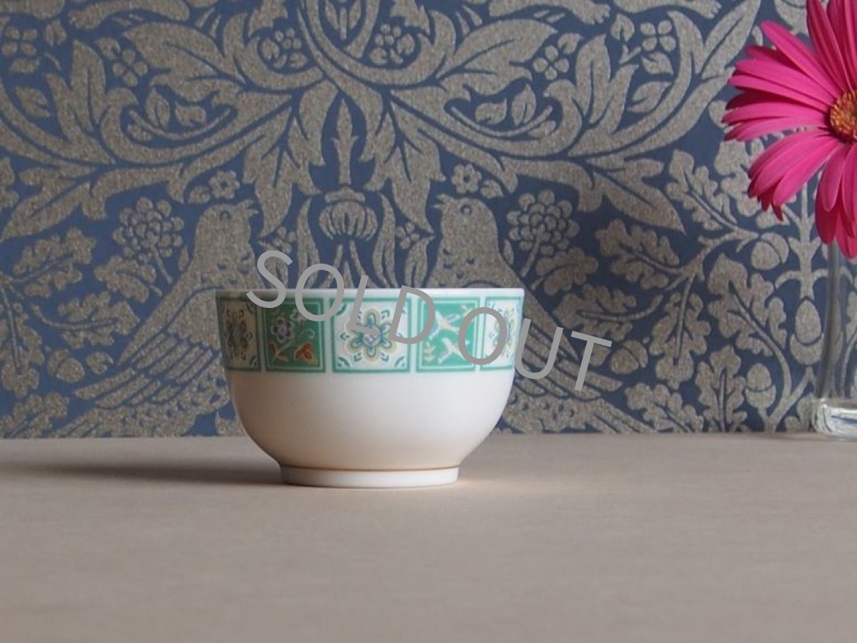 画像7: ノリタケ アイボリーチャイナ　　変形 湯呑　　緑 鳥花 (7)