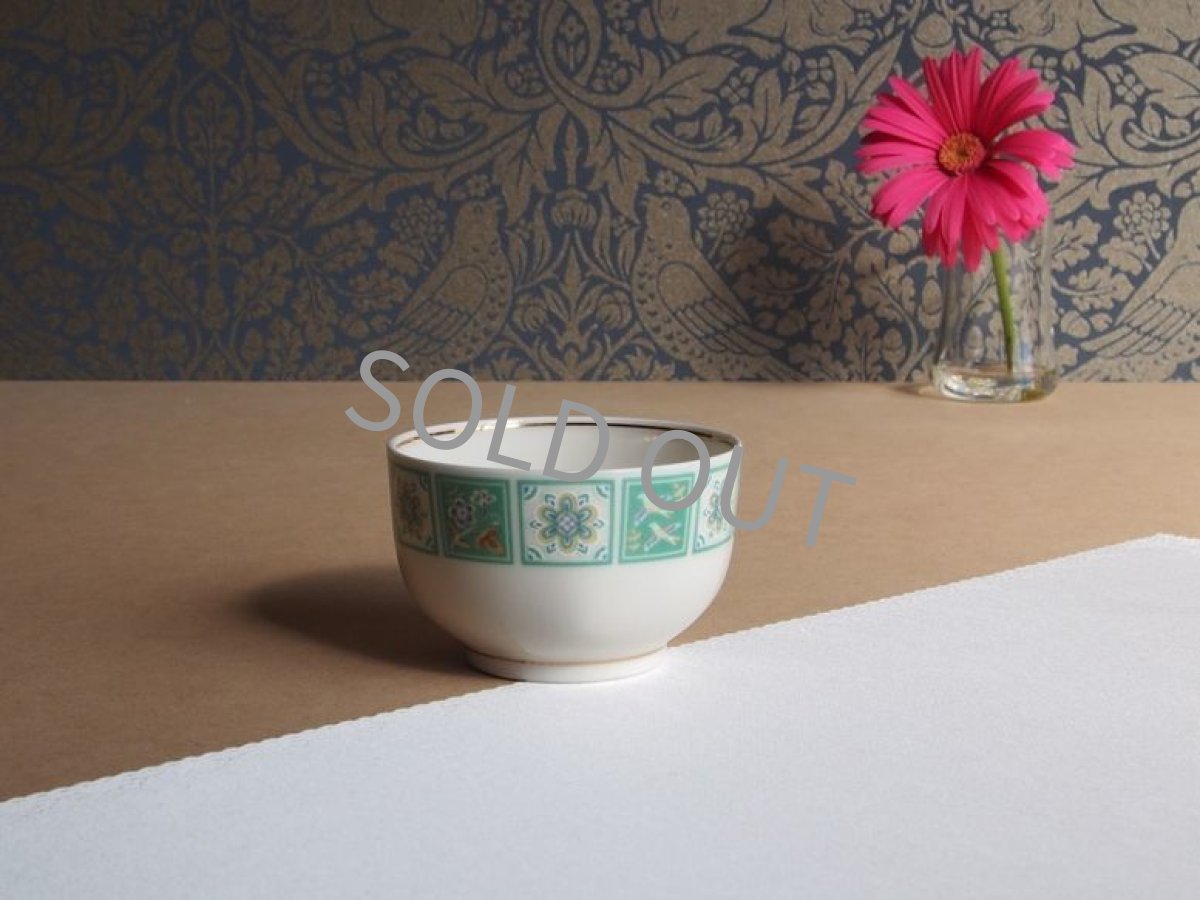 画像13: ノリタケ アイボリーチャイナ　　変形 湯呑　　緑 鳥花 (13)