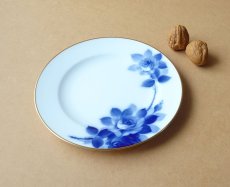 画像2: 大倉陶園 ケーキ皿 ブルーローズ 岡染め 20cm (2)