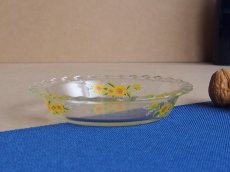 画像2: レトロ パイレックス　耐熱ふち飾り皿 小 15cm ひまわり 日本製 (2)