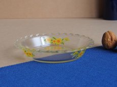 画像1: レトロ パイレックス　耐熱ふち飾り皿 小 15cm ひまわり 日本製 (1)