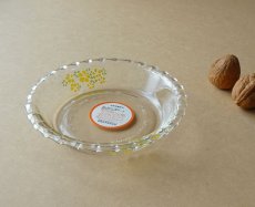 画像1: レトロ パイレックス 耐熱ふち飾り皿 小　15cm 黄花 日本製 (1)