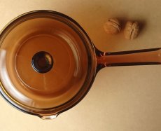 画像12: VISION コーニング社 直火用ガラス片手鍋 アンバー1.5L (12)
